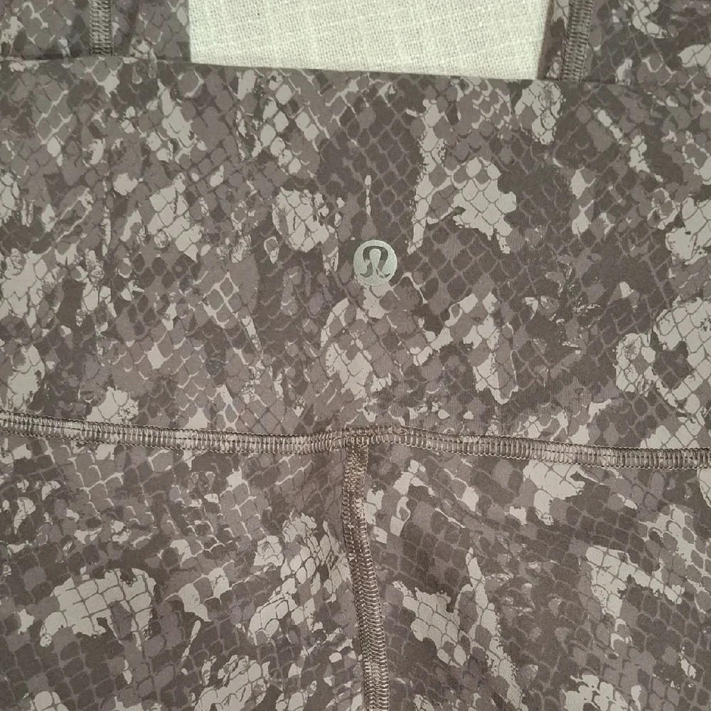 lululemon athletica women's Brown Patterned Leggings Size 6